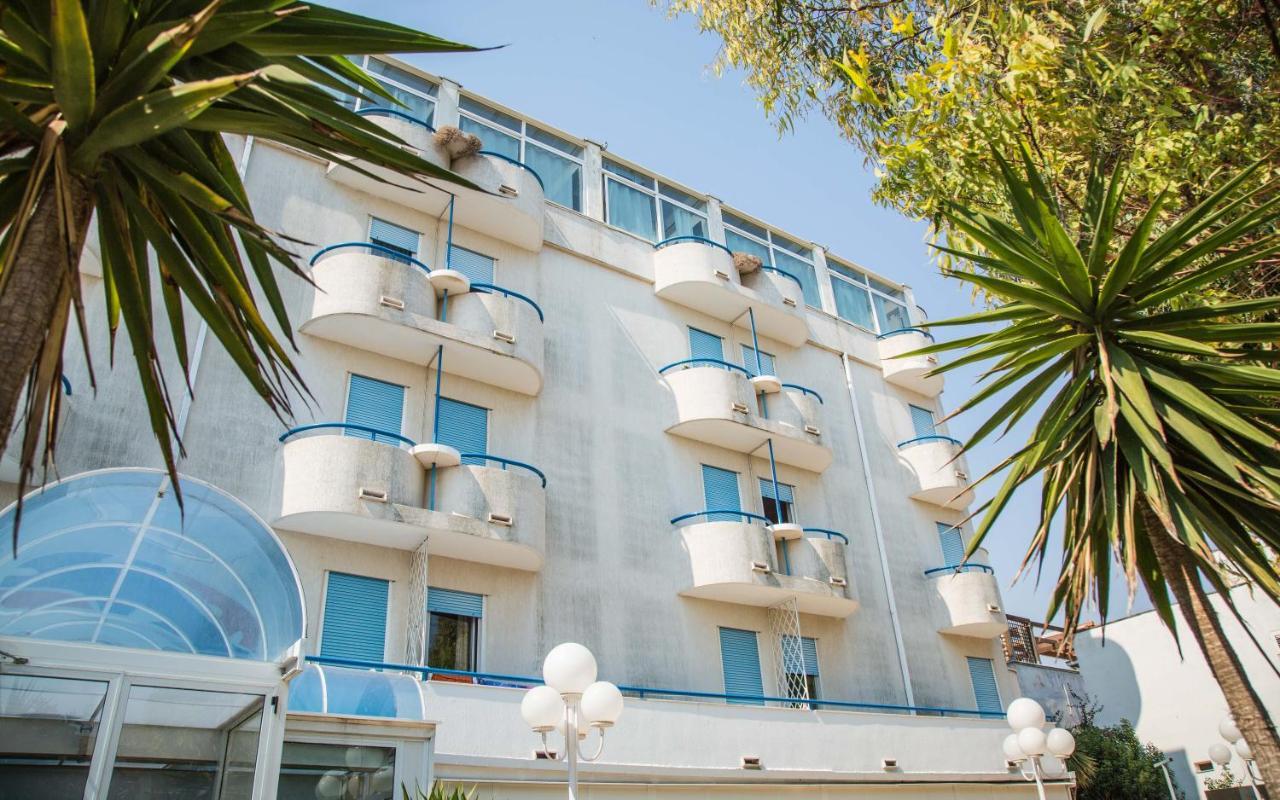 Eden Beach Club Torre Canne Esterno foto