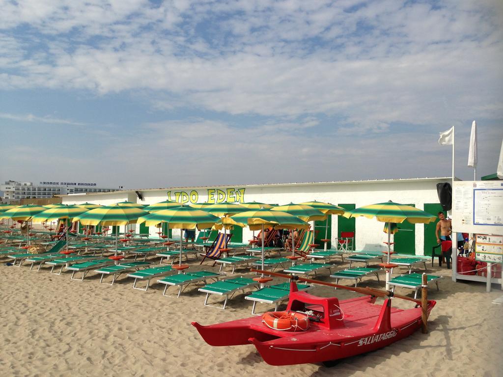 Eden Beach Club Torre Canne Esterno foto