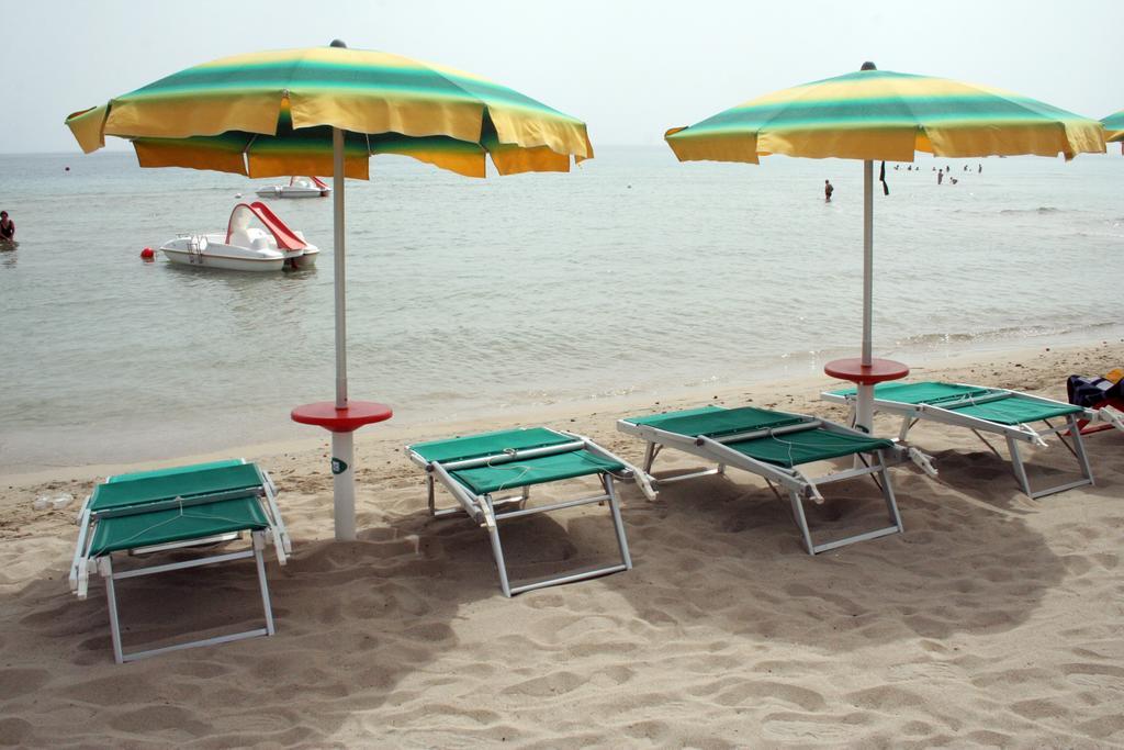 Eden Beach Club Torre Canne Esterno foto